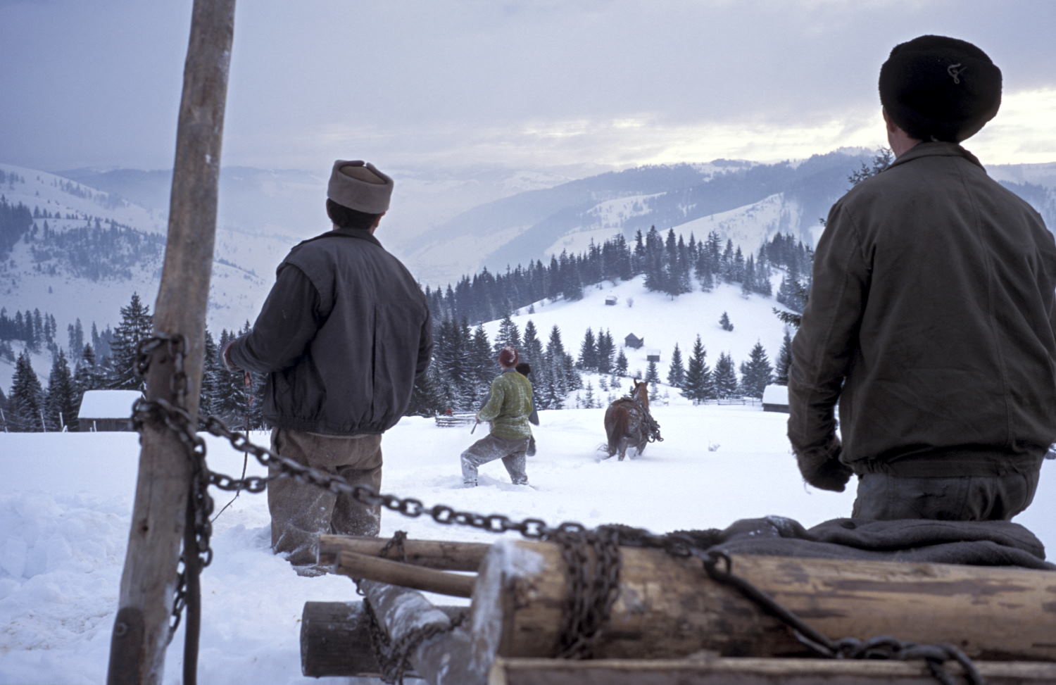 A horse breaks free from a sledge above the village of Jidegsegpataka (Leica M6 and 35mm f/1.4 Summilux)