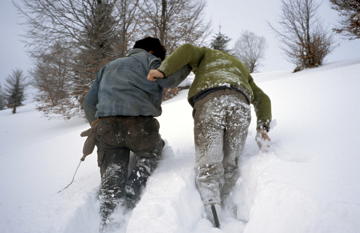 Cutting a track through deep snow to get their sledges to a barn above the village of Jidegsegpataka (Leica M6 and 35mm f/1.4 Summilux)