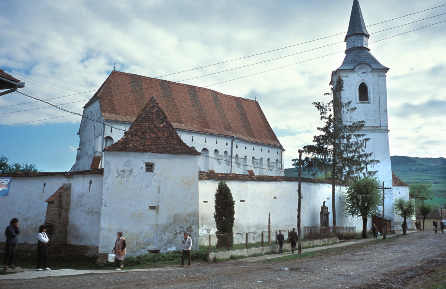 The fortified church in Szekelyderz dariju village in Transylvania (Leich M6 and 35mm f/1.4 Summilux)