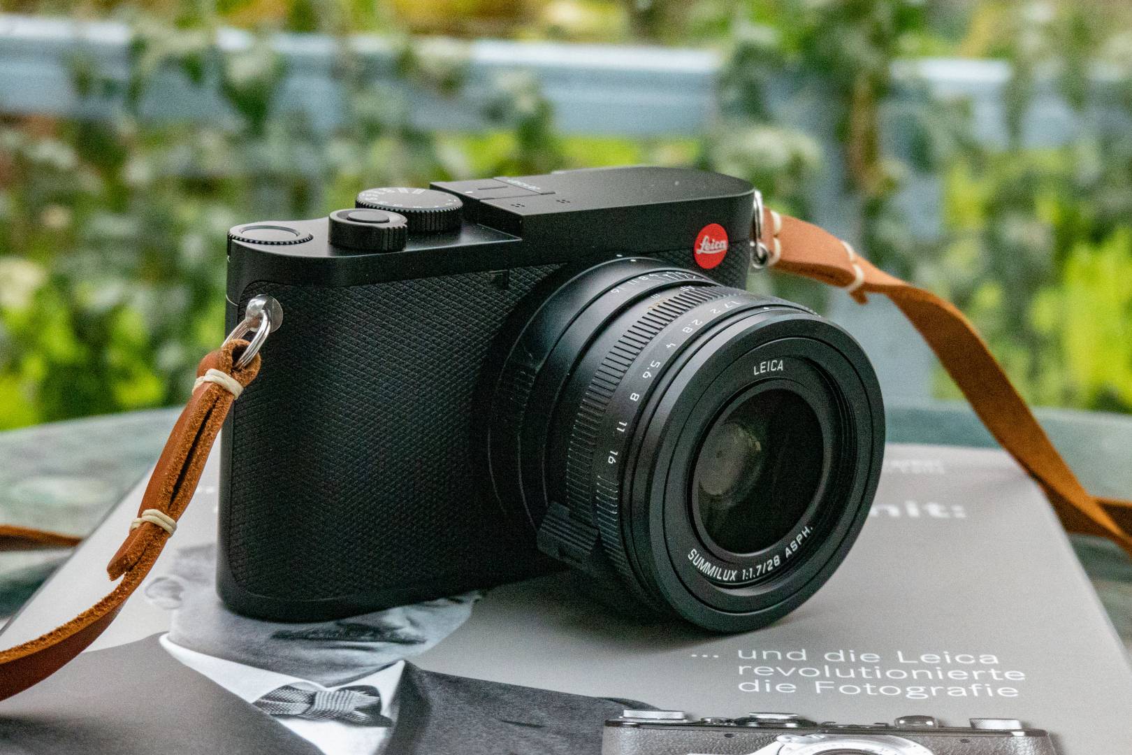 Q2 with one of Evris Papanikolas's fine leather straps from https://rocknrollstraps.com/shop/camera-straps/nevada-camera-straps/