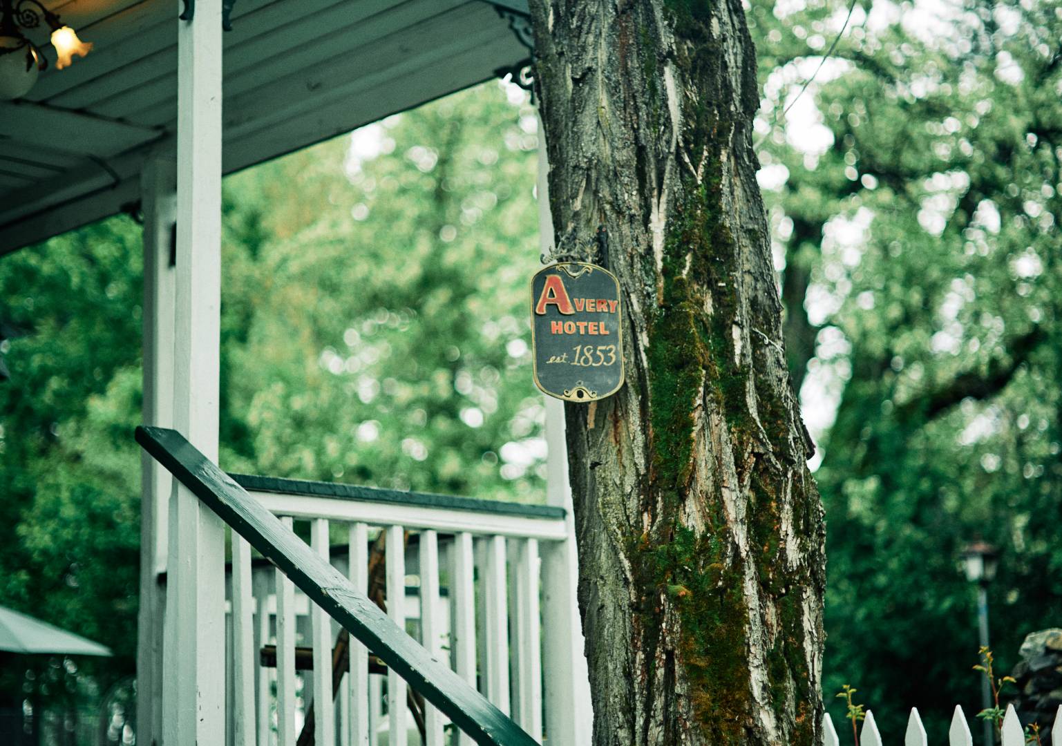 Avery Hotel sign




