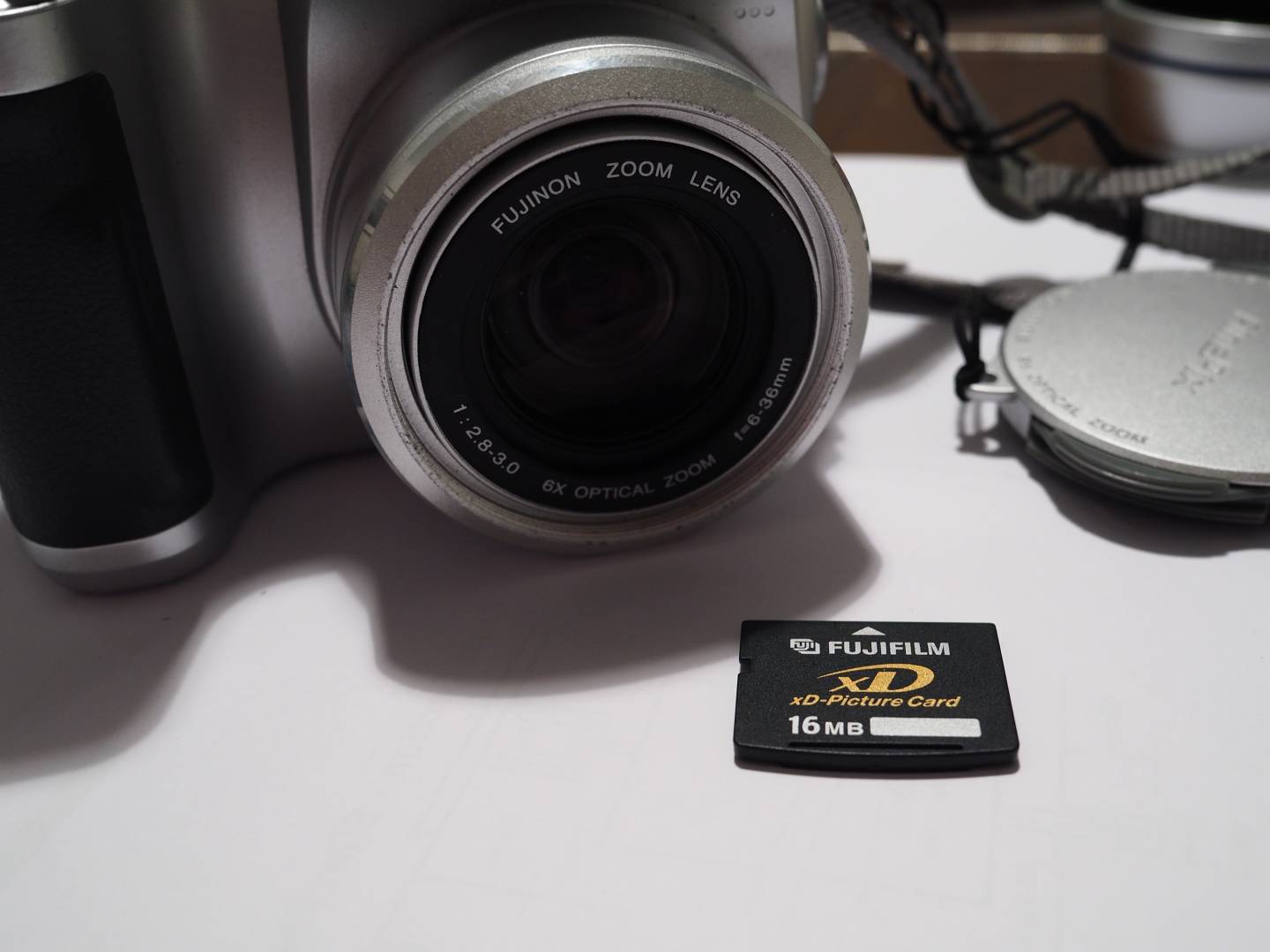 16MP card = 19 stored photos at full resolution