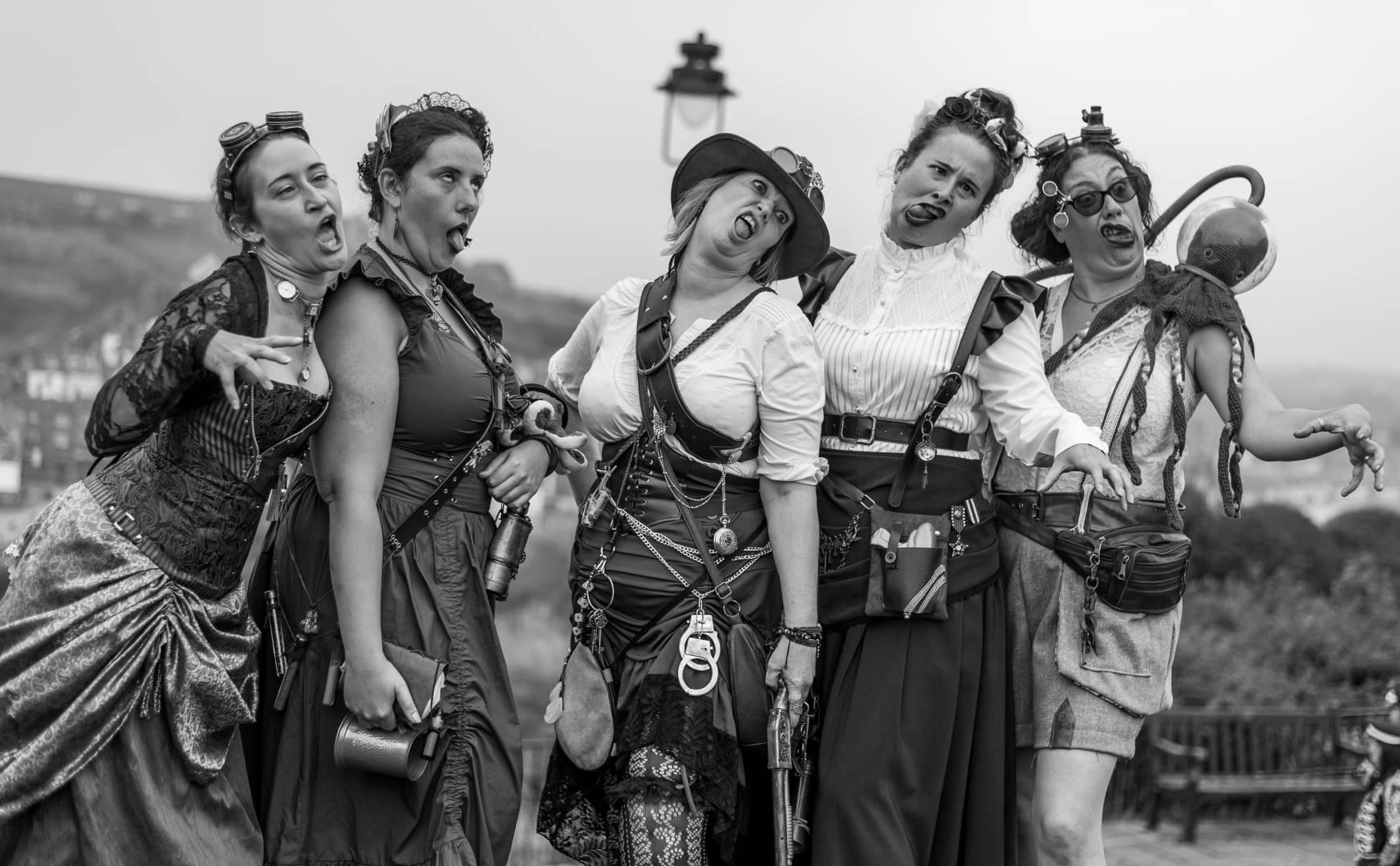 Zombie-faced Steampunkettes