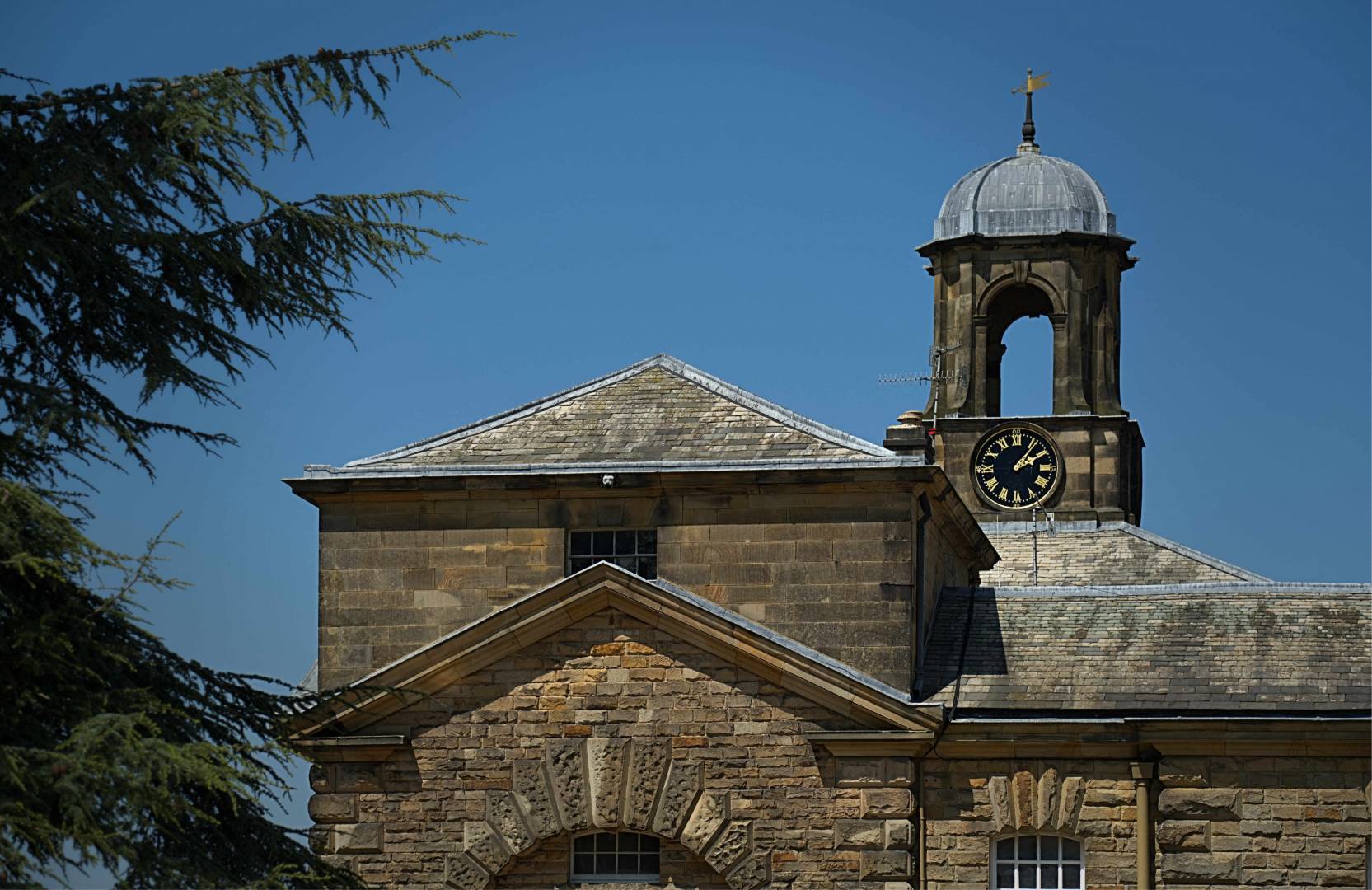 Chatsworth House - Stable Block, 22nd May 2018. Fujifilm XT2 - with 50-140mm F2.8 at 72mm, 1/3500s, f/4, ISO 200