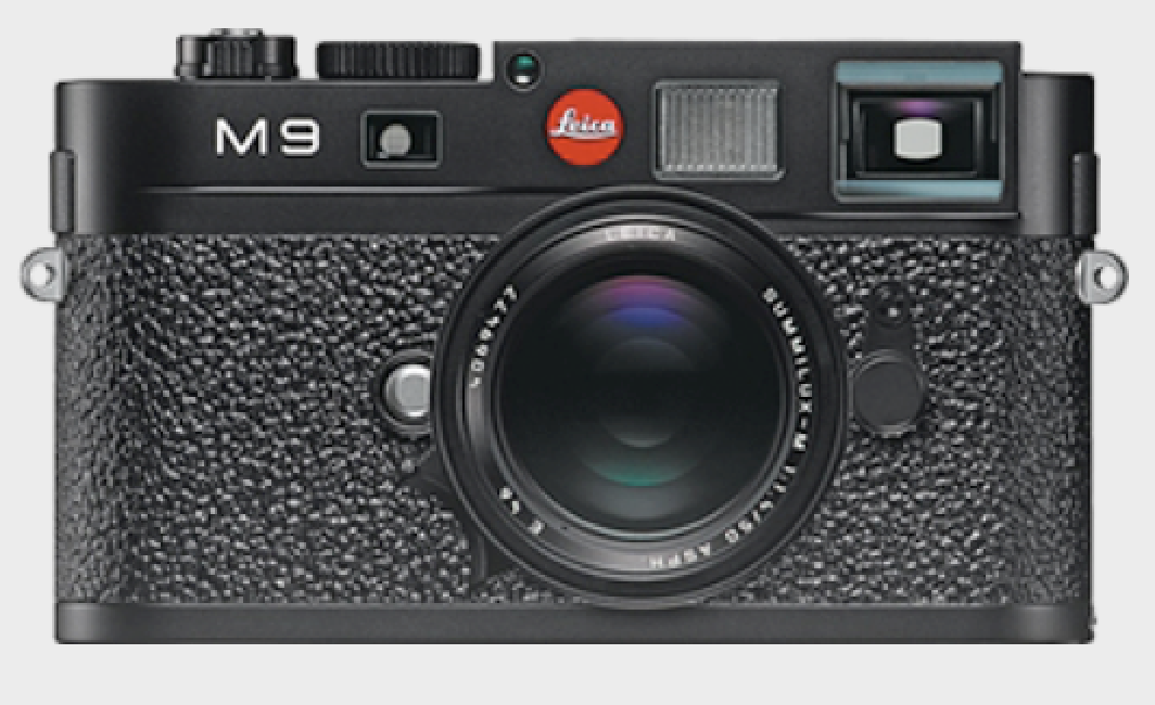 The Leica M was the first full-frame mirrorless camera when it was introduced in 2009. Combined with the commendably small M lenses, the new Leica attracted many former DSLR users who appreciated the smaller overall system size.