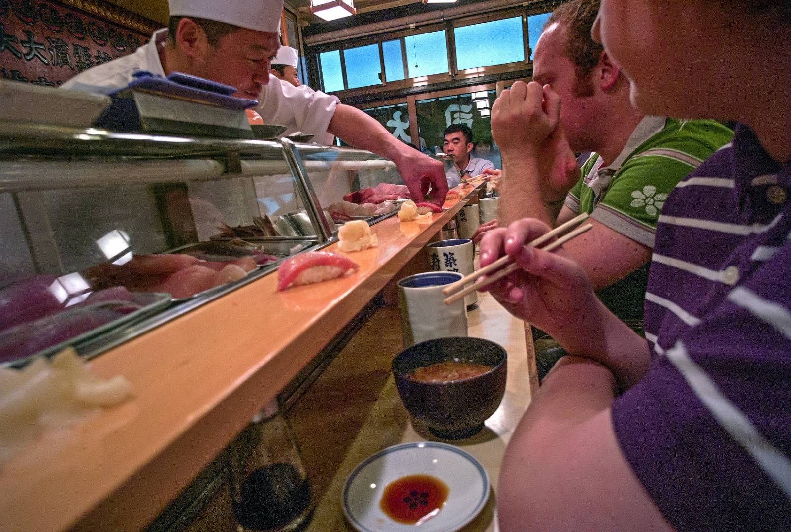 Tsukiji fish market breakfast bar, Leica M8 15mm Voigtlaender