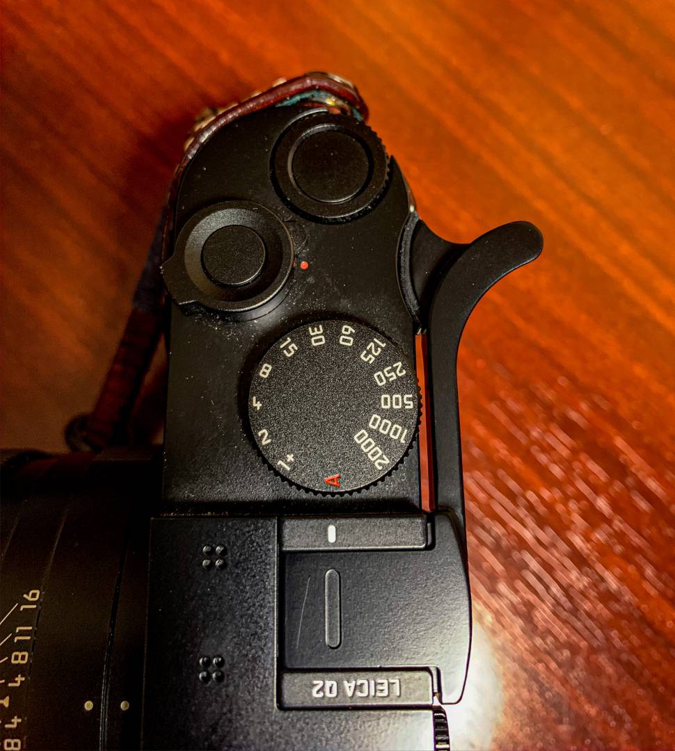Fit on the hot-shoe is very precise and permits no lateral movement. The padded humb which fits securely in the camera's thumb indent ensures the whole grip is satisfyingly solid and safe