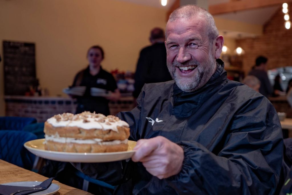 With a 28mm lens twinned with a 47MP sensor, as on the Q2, you can have your cake and eat it
