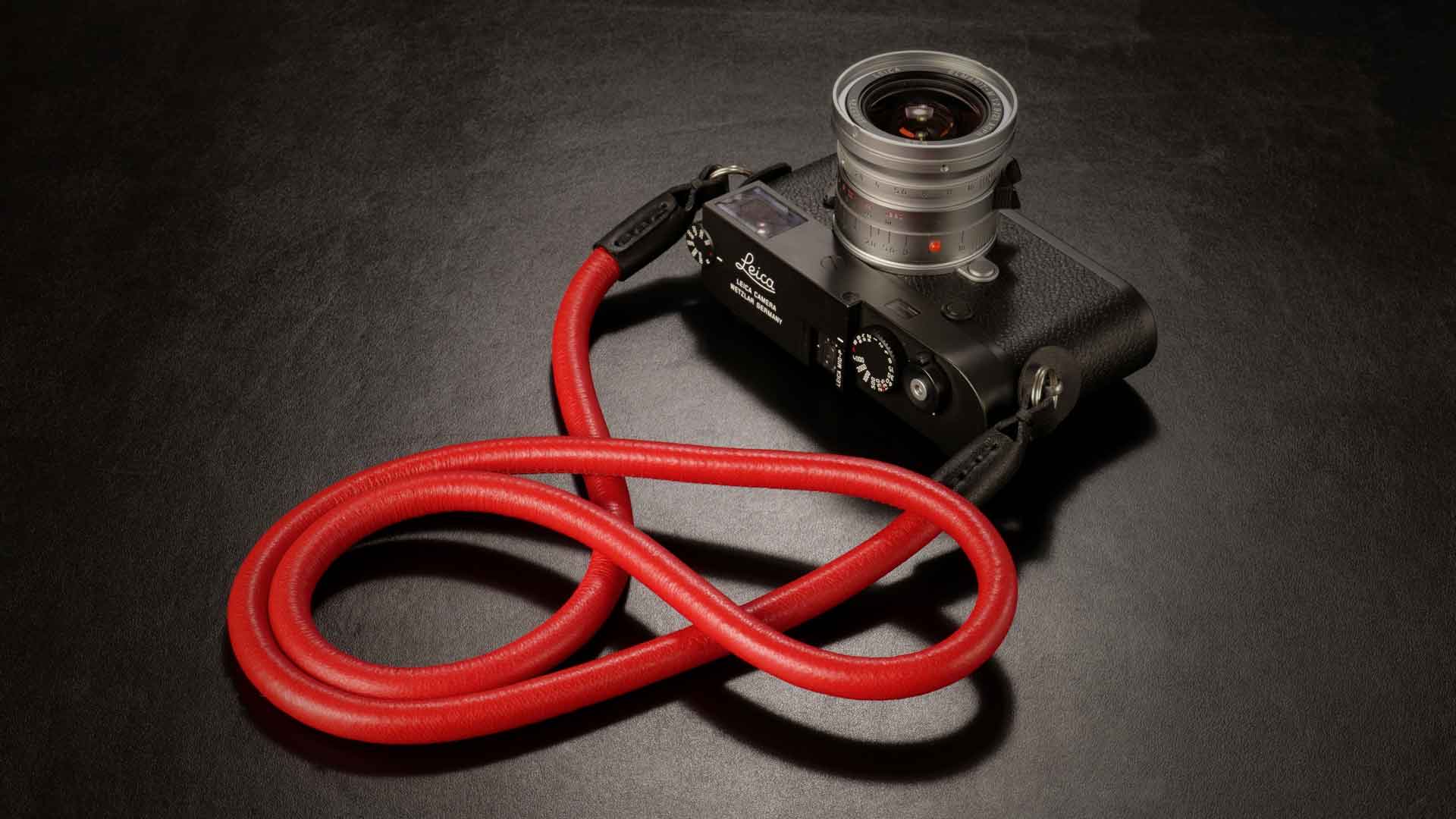 Identical to the black version, the Red Lash adds a touch of contrast to the traditional black Leica body