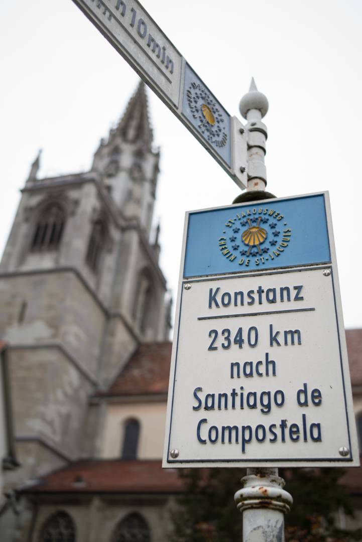 Many pilgrims start their long and strenuous walk to Santiago de Compostella right here after attending the Sunday mass in Constance Minster. This spring the pious journey will hardly be able to take place. © Jörg-Peter Rau and Südkurier