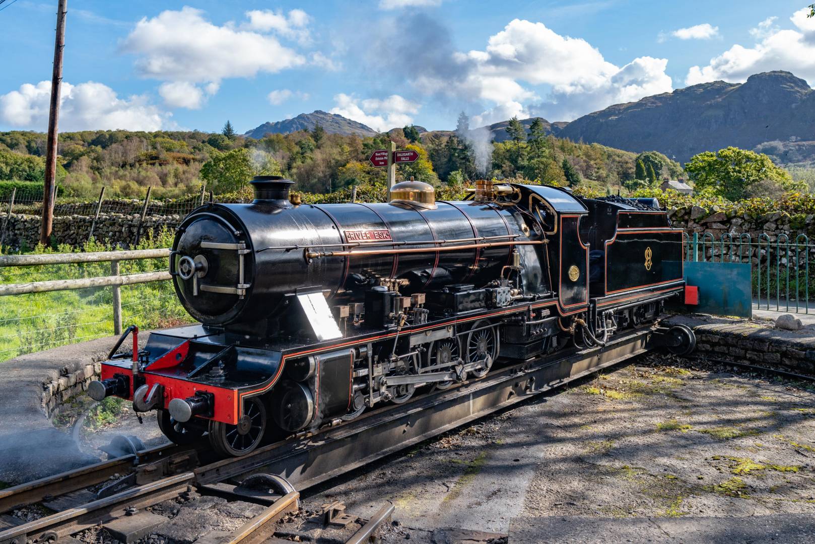 River Esk, built in 1923, one of the picture-perfect miniature steam engines seen here on the turntable at Dalegarth station. In the background you see Scafell, the highest spot in England (but both Scotland and Wales can do better)