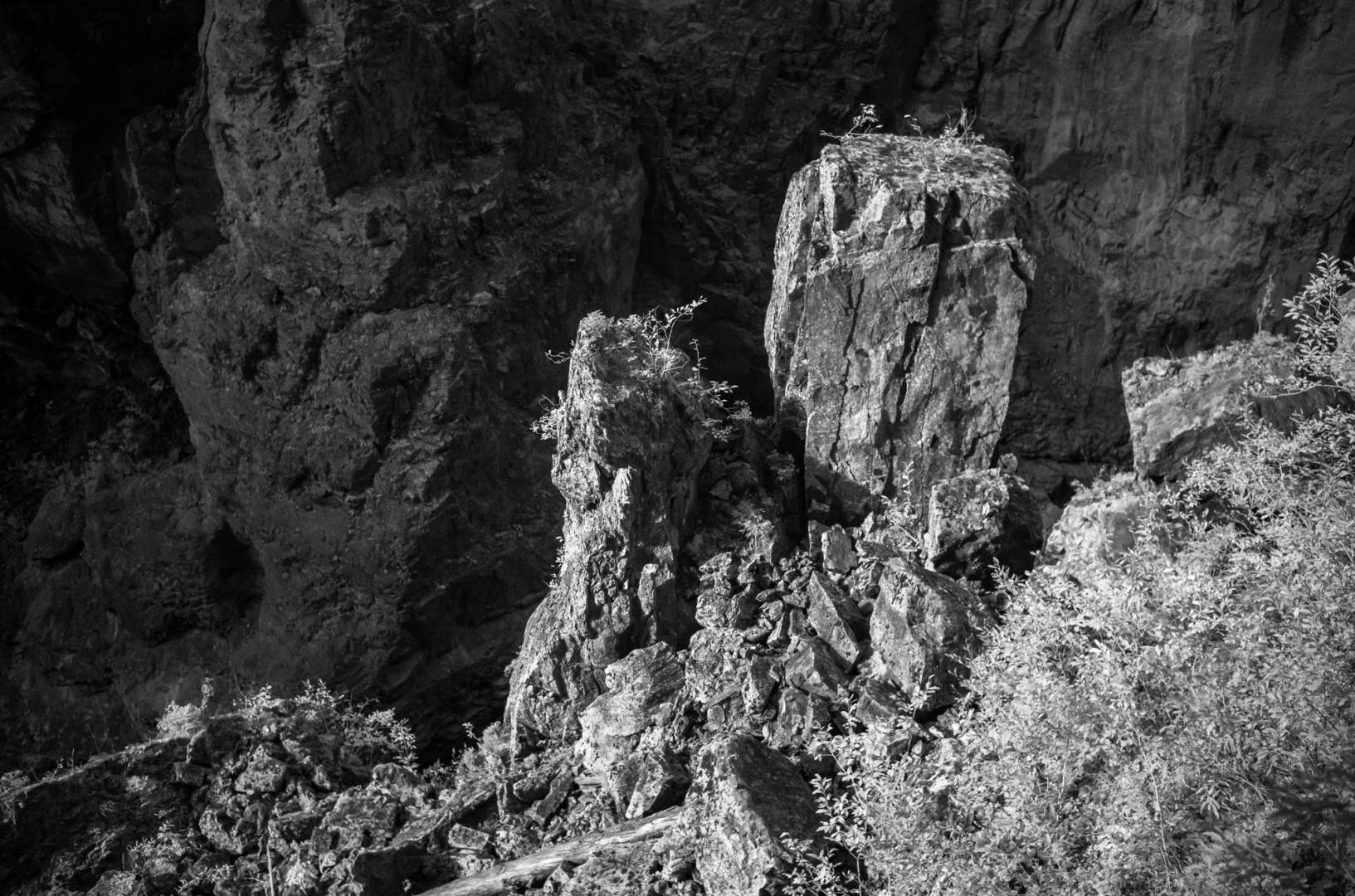 Rockfall, Breitach-Klamm. Leica M10-M with 35mm Summilux-M, 1/125s, f/2.8, ISO 6400, infraref filter 715