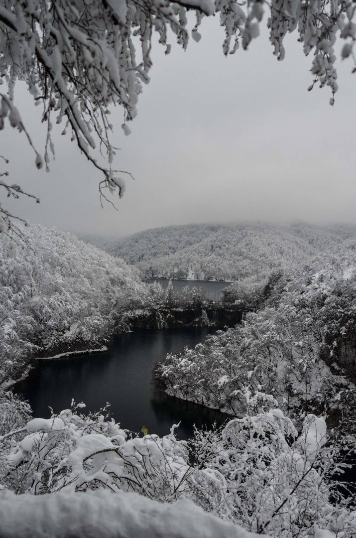 Milanovac Lake from the east side. Unconverted colour version, note the green leaf lower centre