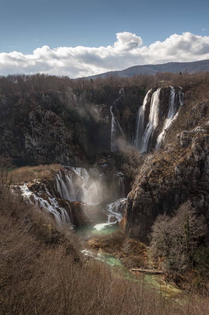 Sastavci barrier and Veliki Slap on a sunny winter morning