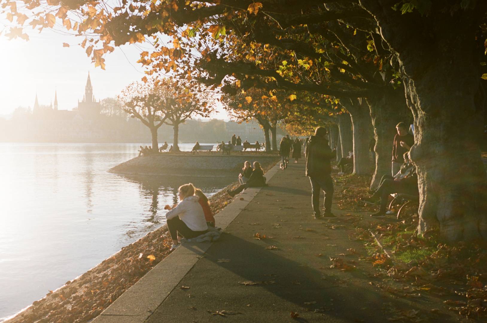 On Kodak Portra 400: Evening on Constance’s promenade. Konica Hexar RF with Konica M-Hexanon 50/2.