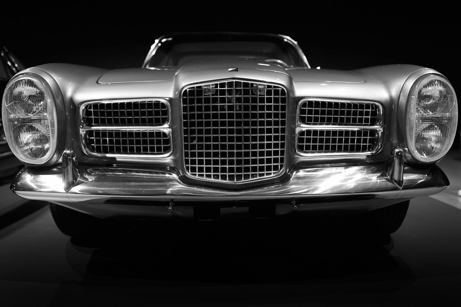 Dominating front of the french Facel Vega [Leica Q]
