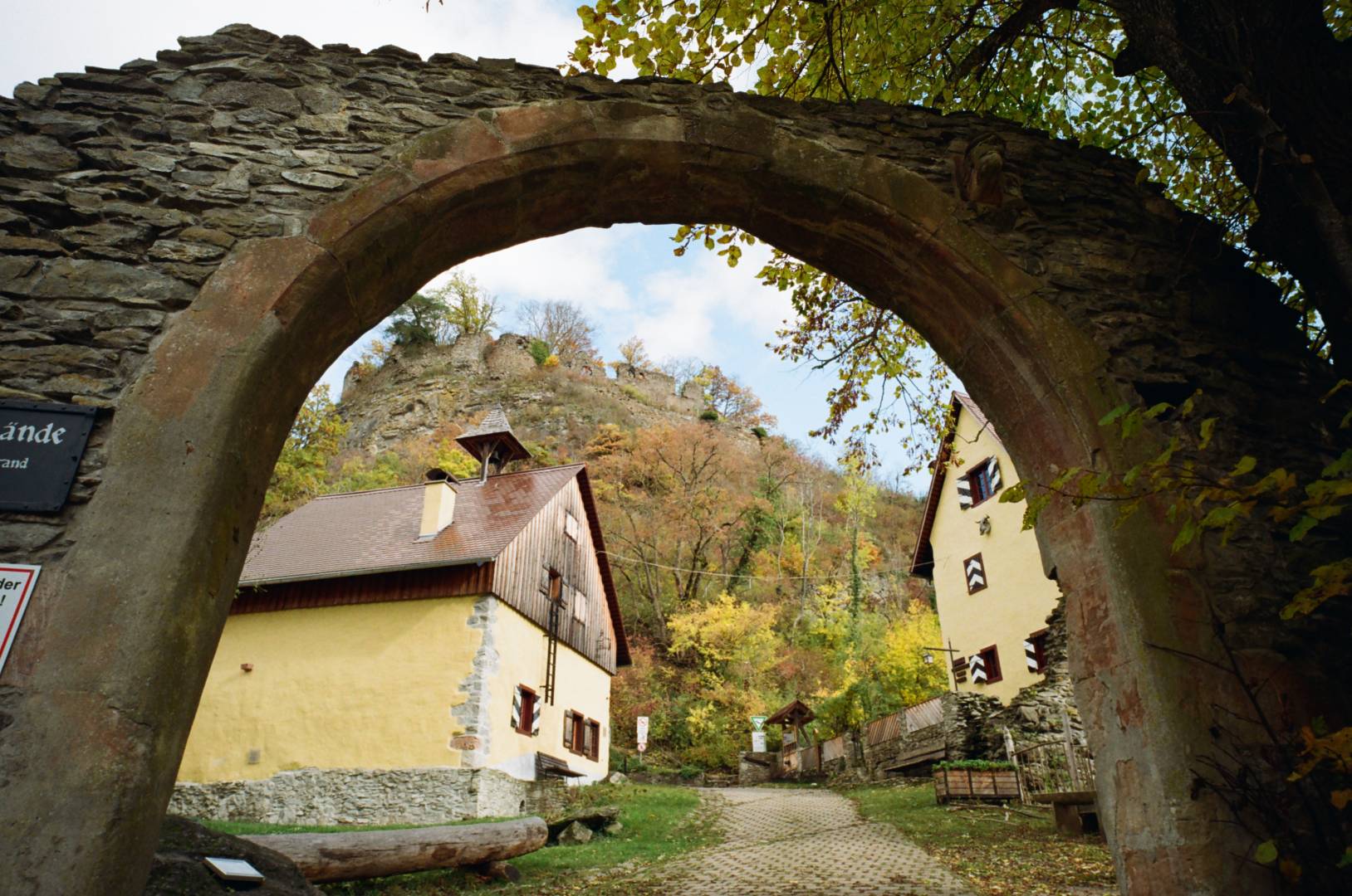Go through this gate and you will experience the beauty of the Hegau landscape near Lake Constance with its many castles and ruins. BessaR4M, Voigtländer Color-Skopar 21/4.0 Kodak ProImage100.