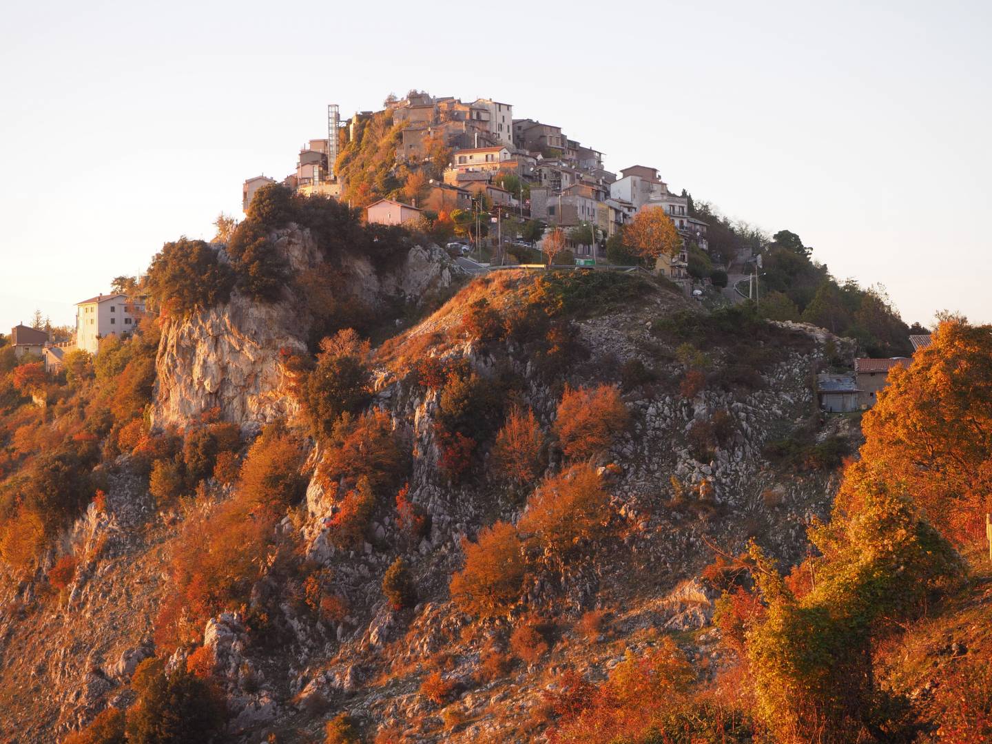 The natural position of the village means that any medieval siege would have been extremely difficult