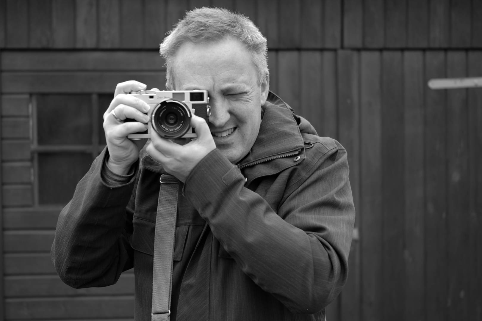 zeiss zm lens hood