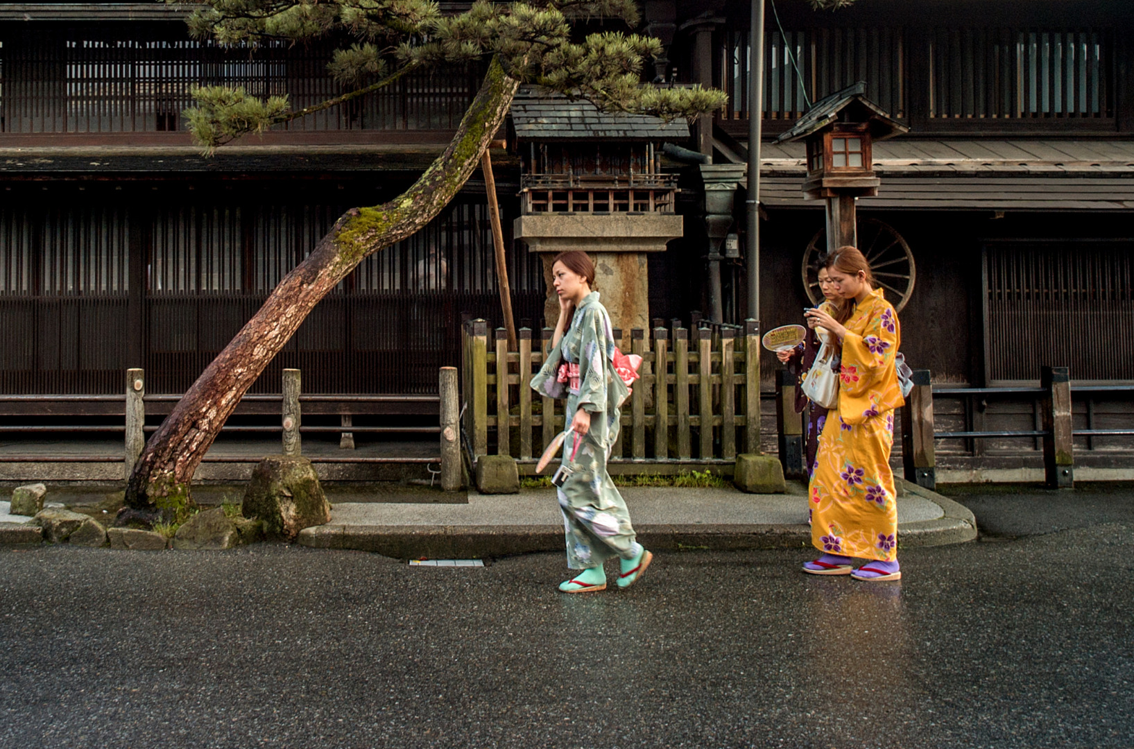 Traditional wear is seen occasionally in Tokyo, but is mostly worn for special occasions. In Takayama it is worn as everyday clothing. - Leica M8, 90 mm Elmarit-M
