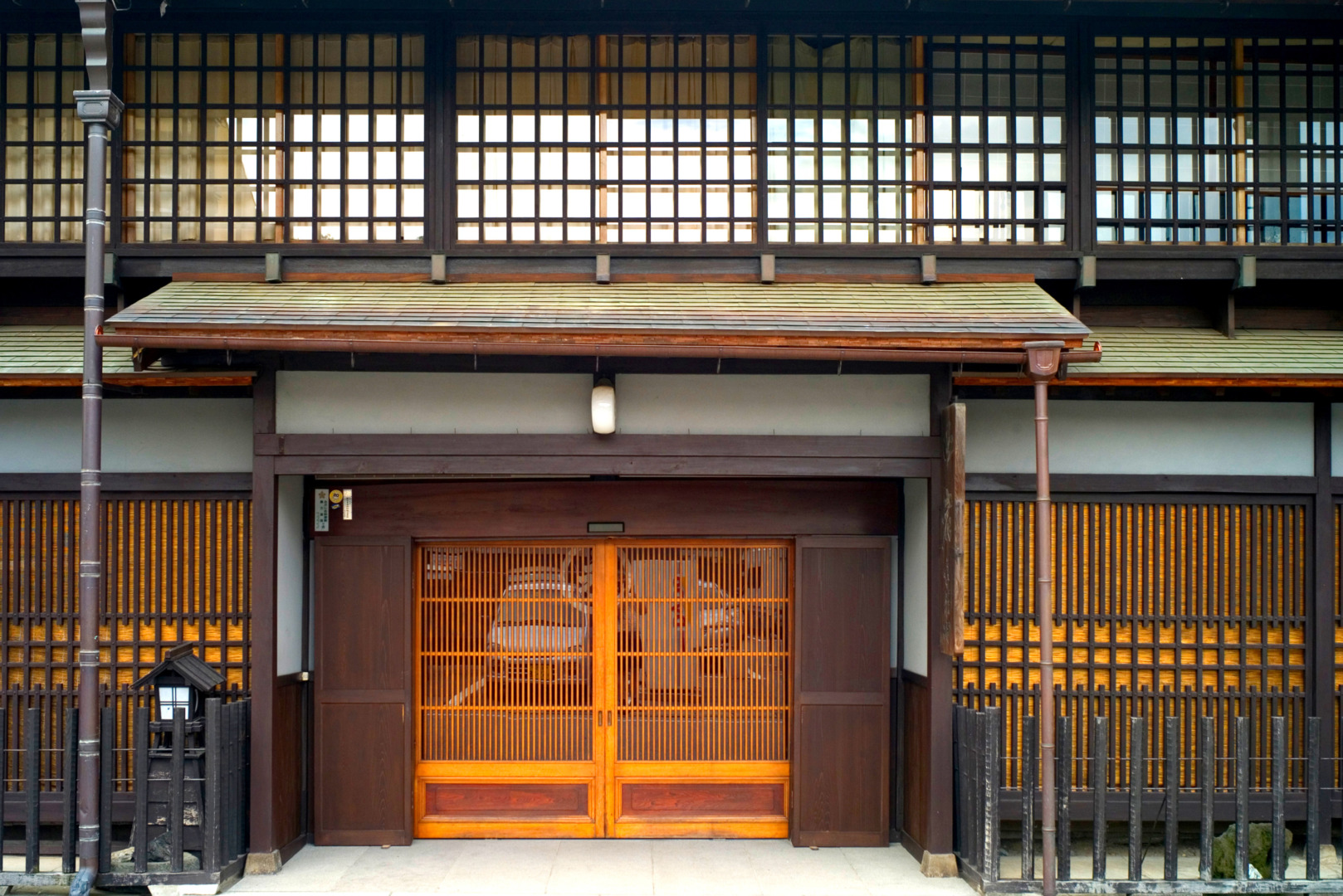 Traditional house in central Takayama - Leica M8, 28 mm Voigtländer f1.9