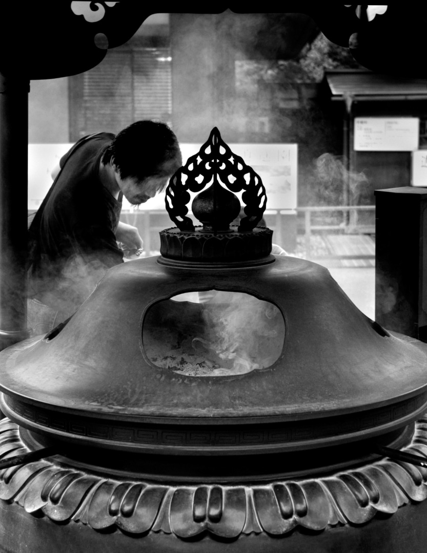 Making an offering at the Nikko Tosho-gu shrine - Leica M8, 50 mm Summicron
