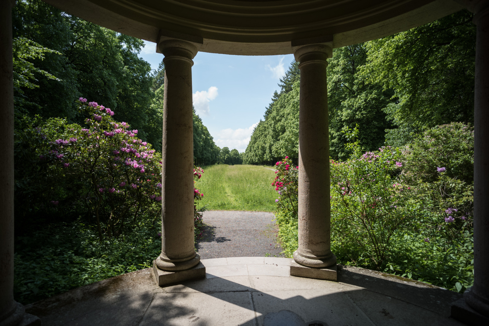Makes space wide: 100 degrees angle of view create a special look for sure. Park of Schwanberg Castle, Bavaria. Distagon 18/4 on Leica M10. 1/750 sec, f/4, ISO 200.