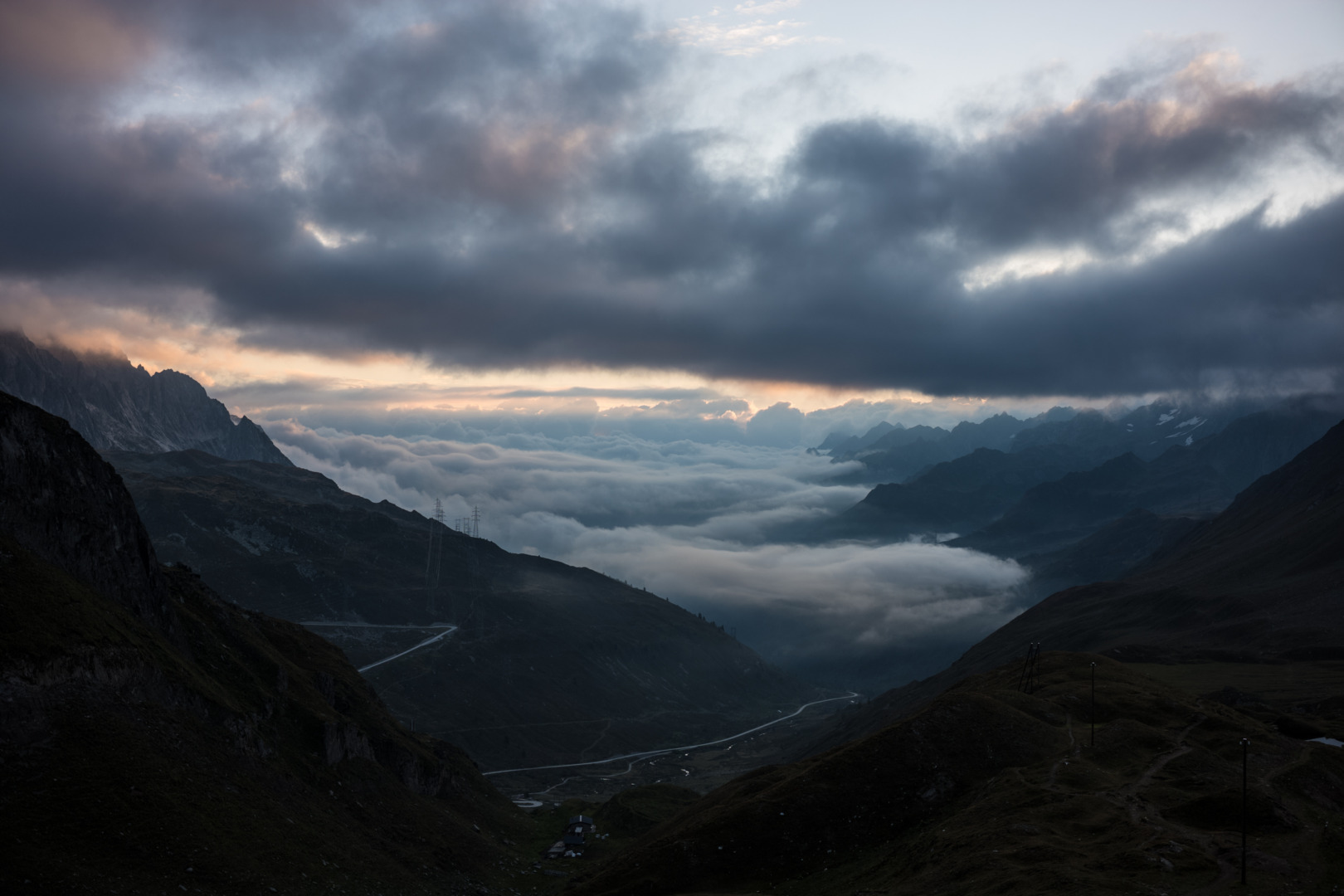 And the next morning. The silver ribbon in the valley is the road to Nufenenpass. Zeiss Distagon 35/1.4 on Leica M10. 1/500 sec, f/3.4., ISO 200.