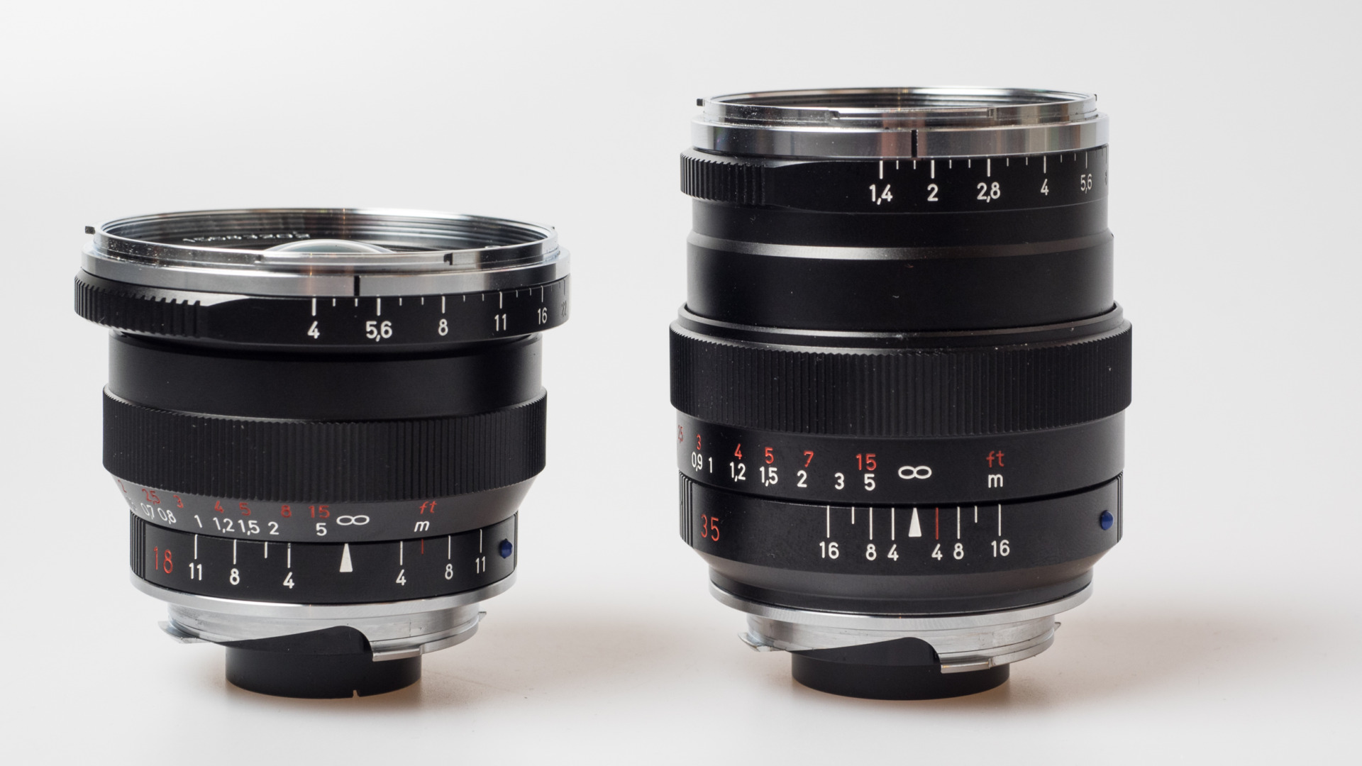 Two Distagon wide angle lenses for Leica M-mount: The 18/4 (left) and the 35/1.4 (right) from Zeiss are both very interesting options for rangefinder users