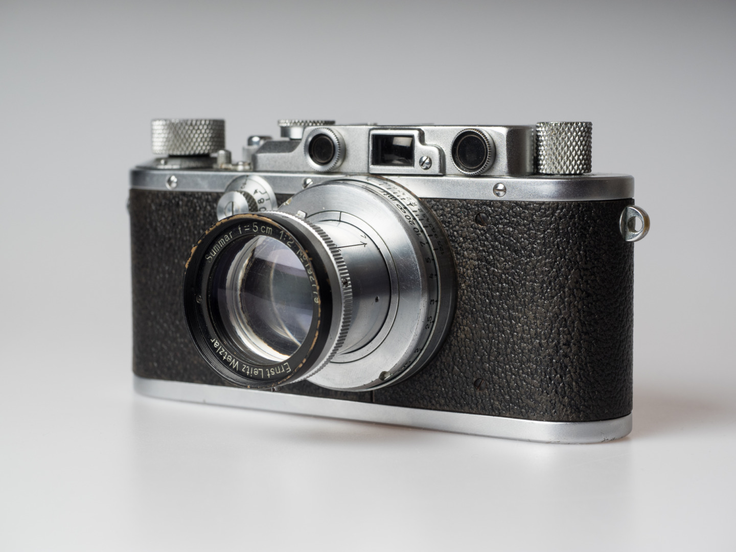 This one is a Leica model III from 1935, a camera as the one Gerda Taro (and many other photographers of her days) might have used