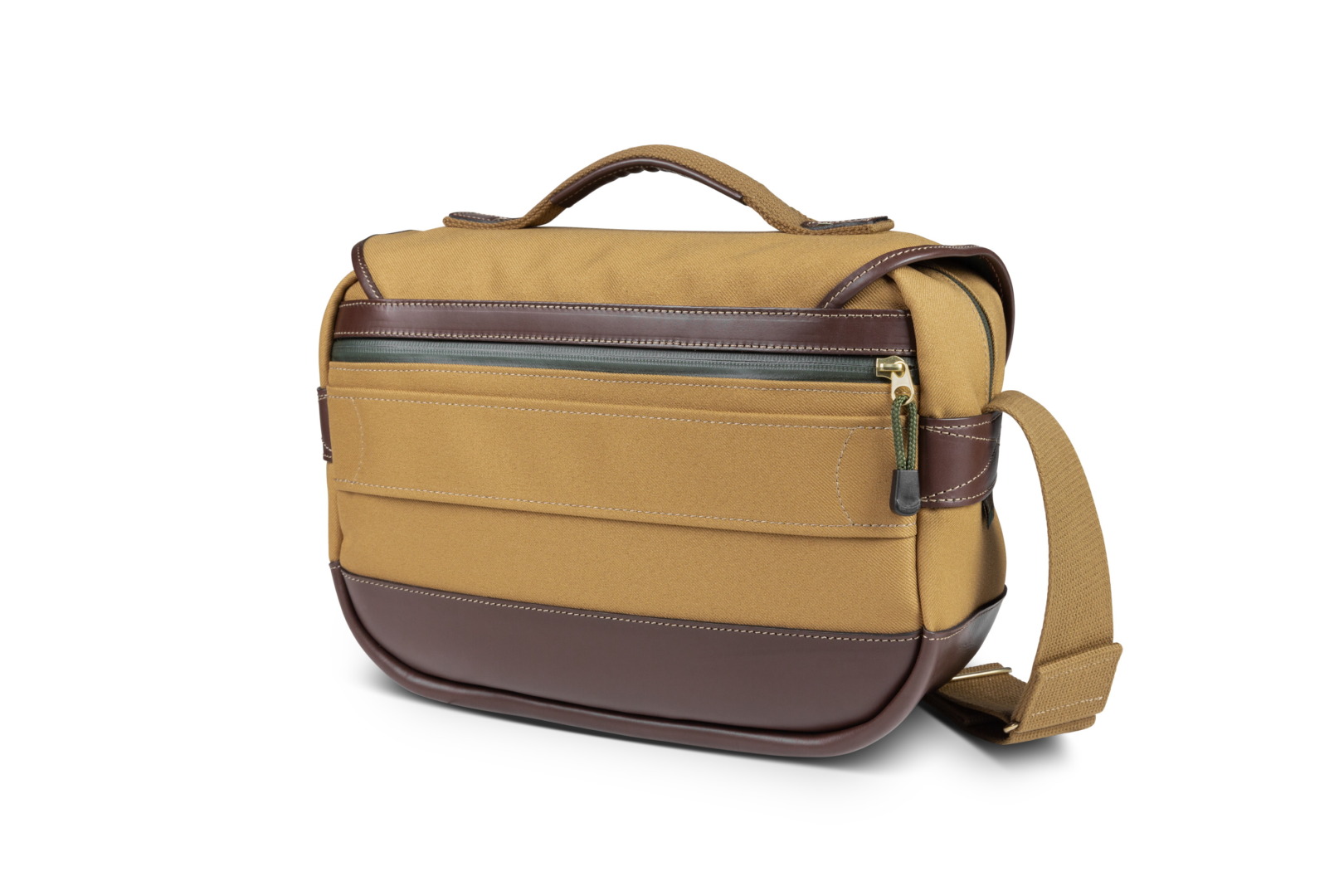 The luggage trolley strap and zippered rear compartment are essential finishing touches for travellers