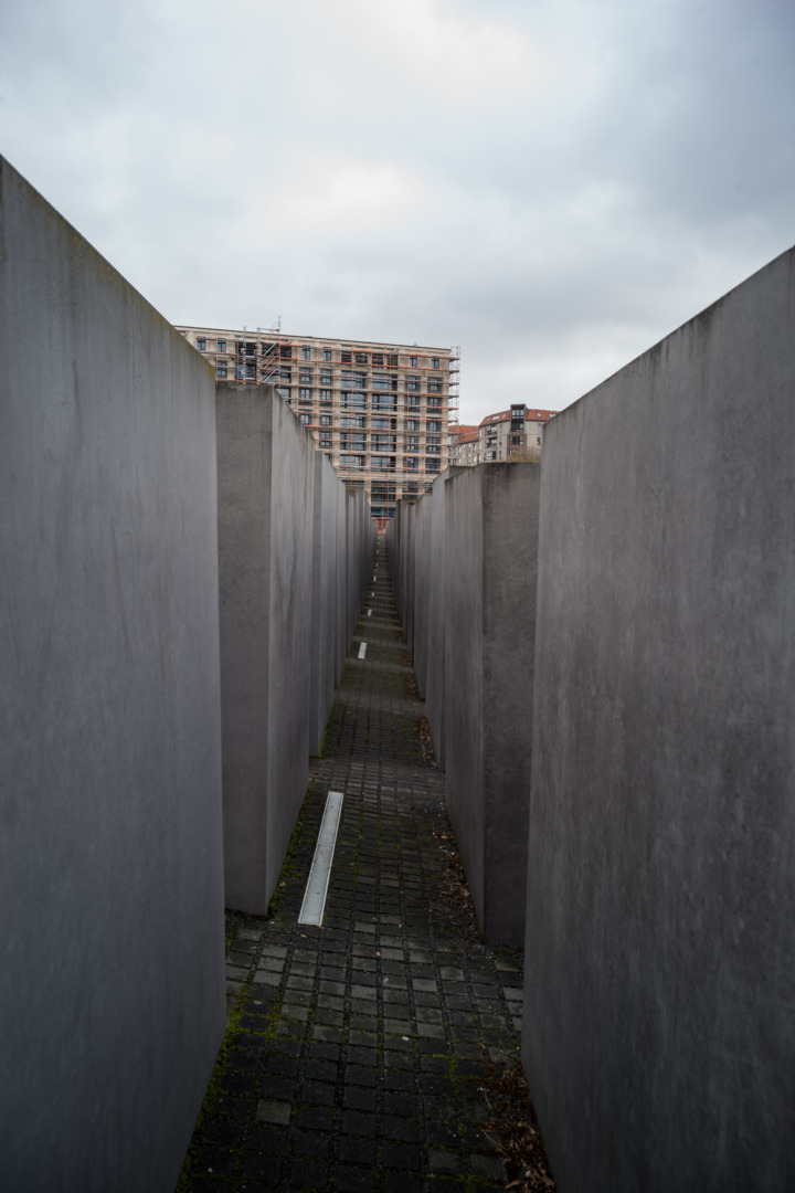 Holocaust Memorial in central Berlin, an adequately uncomfortable place. Zeiss Biogon 28/2.8, Leica M10, f/4, 1/125 sec. ISO 640
