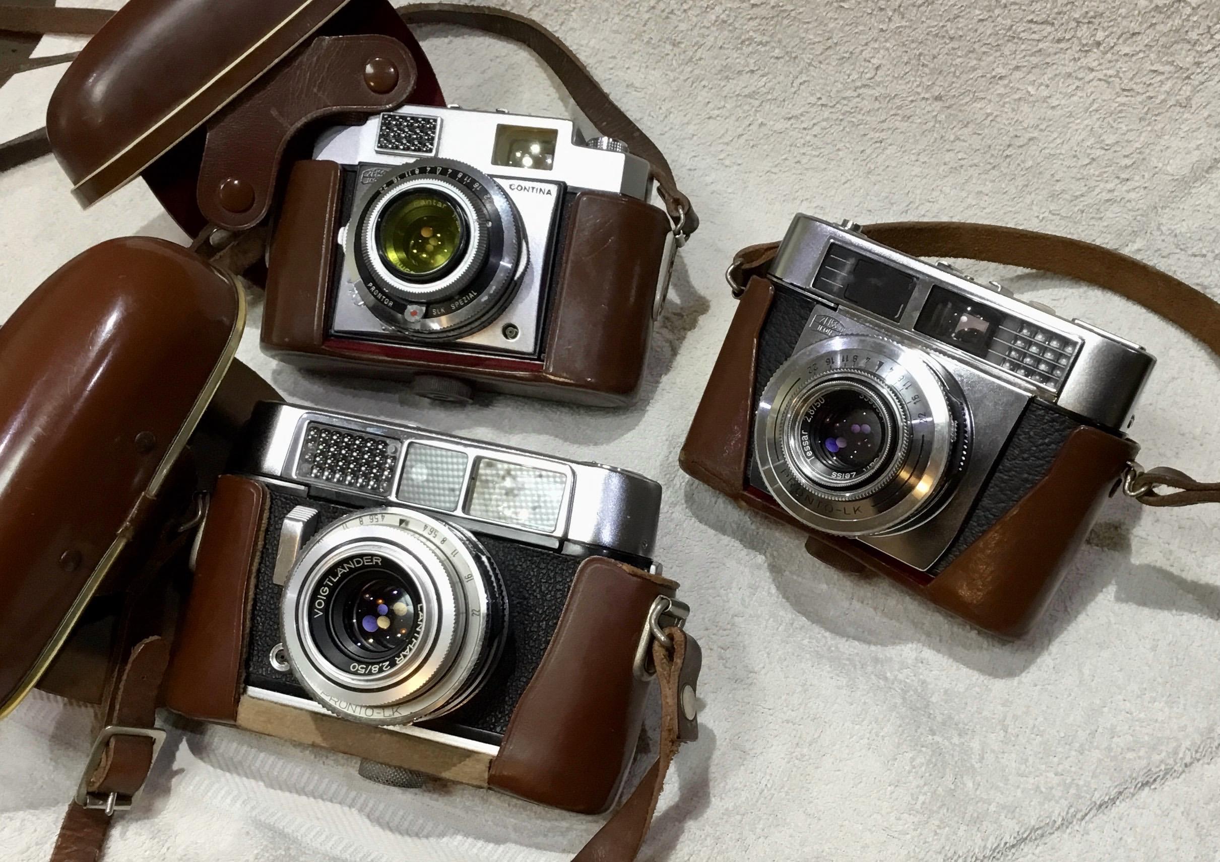 Zeiss and Voigtänder fossils. A good feeling to hold and play with them after many years of neglect, although always carefully stored. And joy oh joy, no batteries needed!