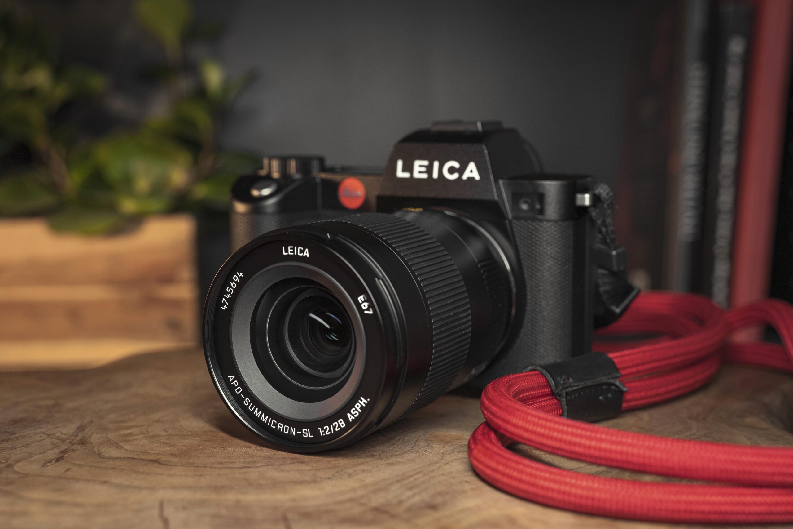 SL2: The latest firmware fixes a bug in aperture control on APO-Summicron-SL lenses such as this 28mm version... (Image Leica Camera AG)