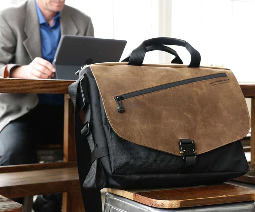 The original Cargo travel bag with ample storage for compuers, tablets and tech accessories