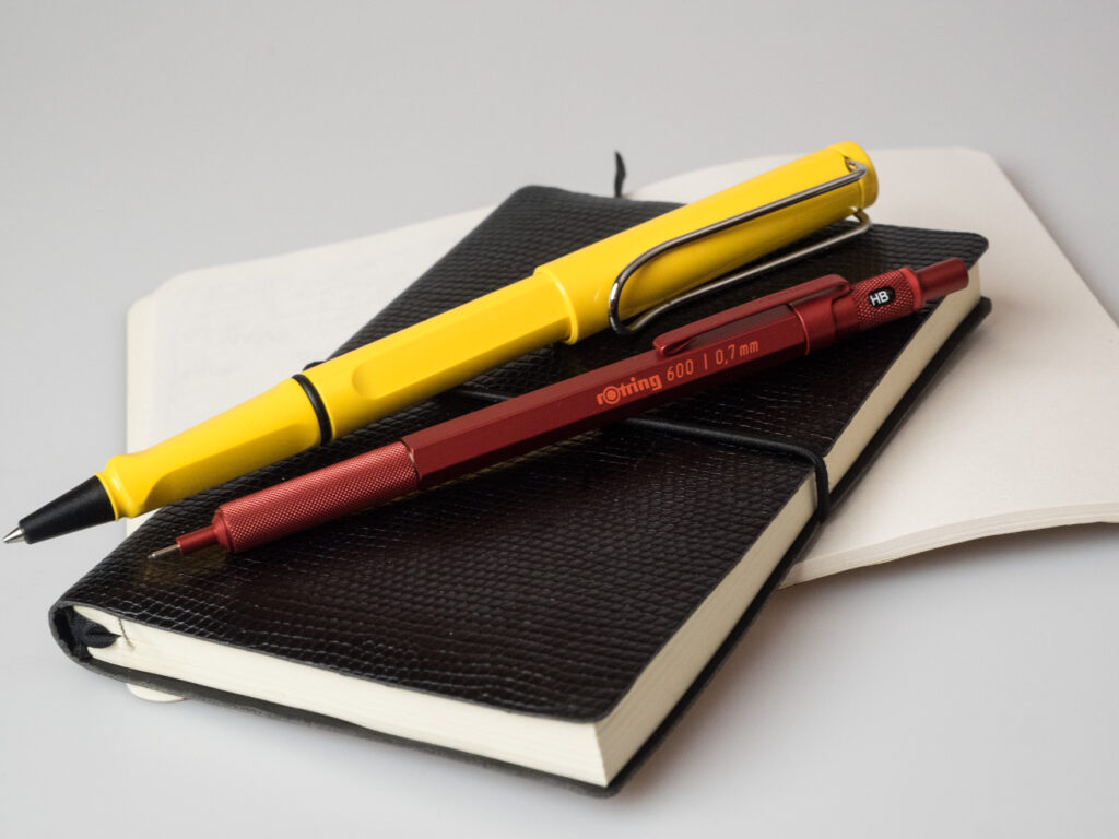 Gift for a photographer: Notebook and pencil
