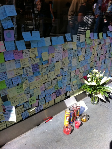 Tributes outside the San Francisco Apple store on 6 October 2011