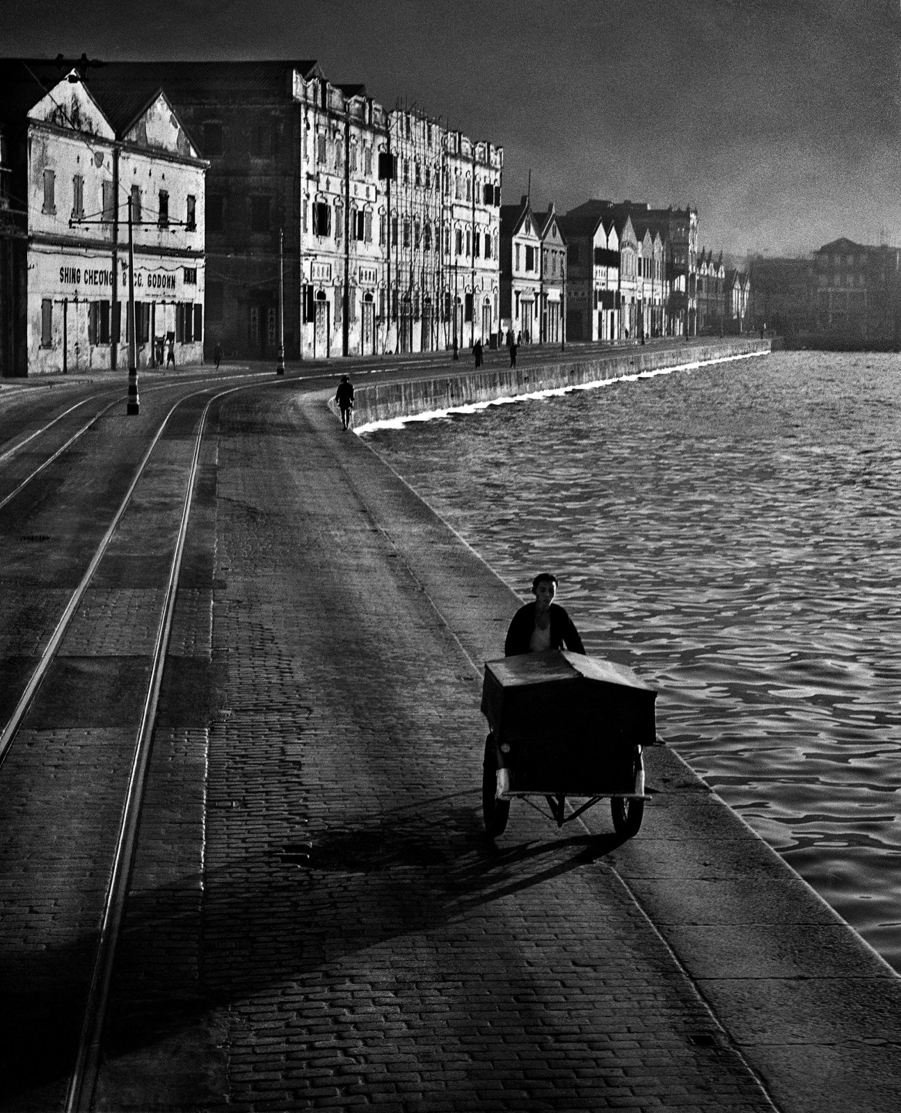 Fan Ho 'As Evening Hurries By(日暮途遠)' Hong Kong 1955, courtesy of Blue Lotus Gallery