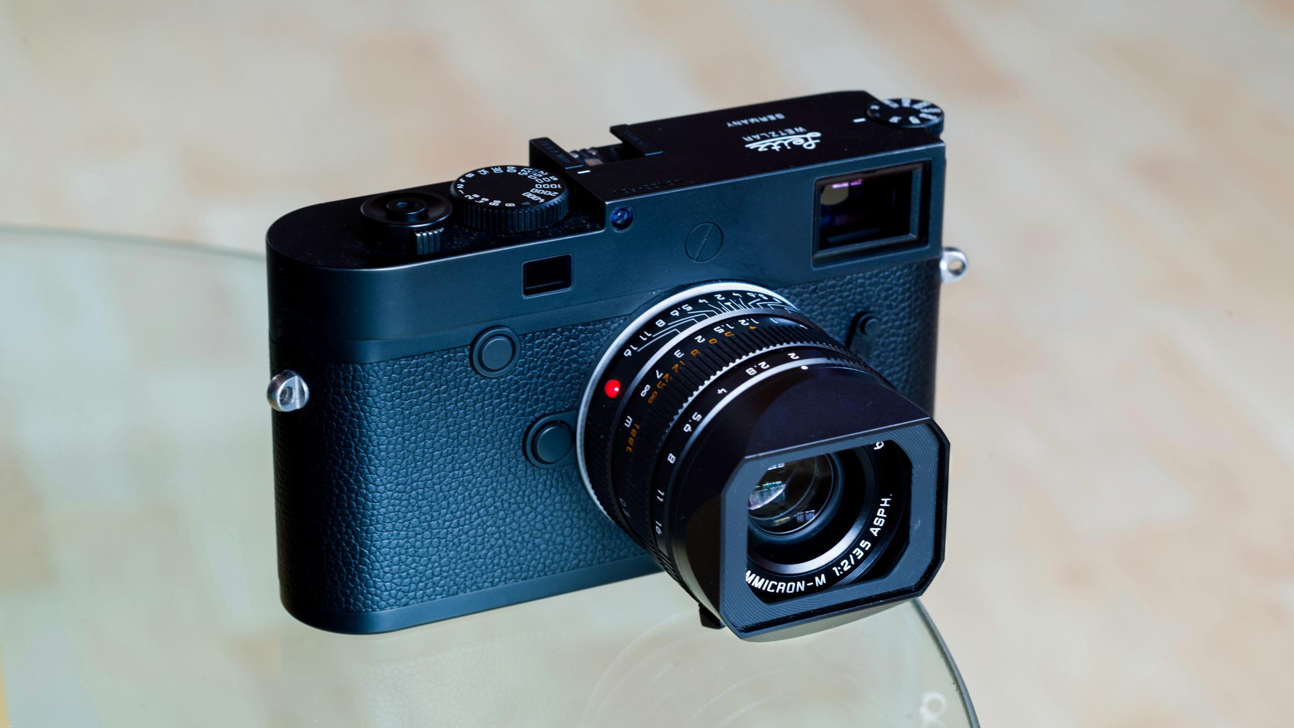 The 35mm APO-Summicron-M in front of the Leica M10-M