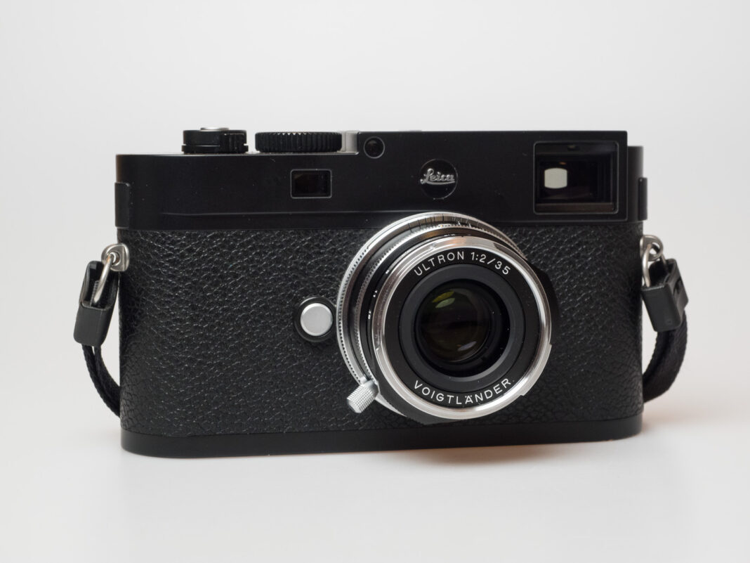 Product image showing Voigtländer Voigtländer Ultron 35/2 on Leica M (Typ 262) digital rangefinder camera