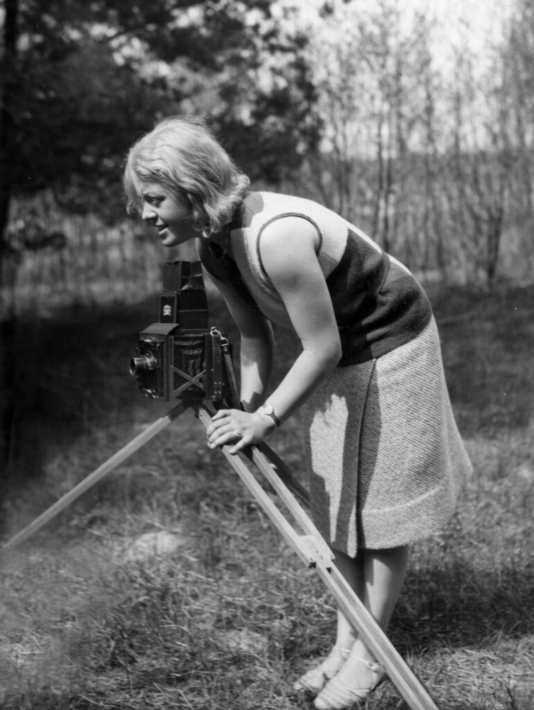Image shows photographer Lotte Eckener (1906-1995) at work