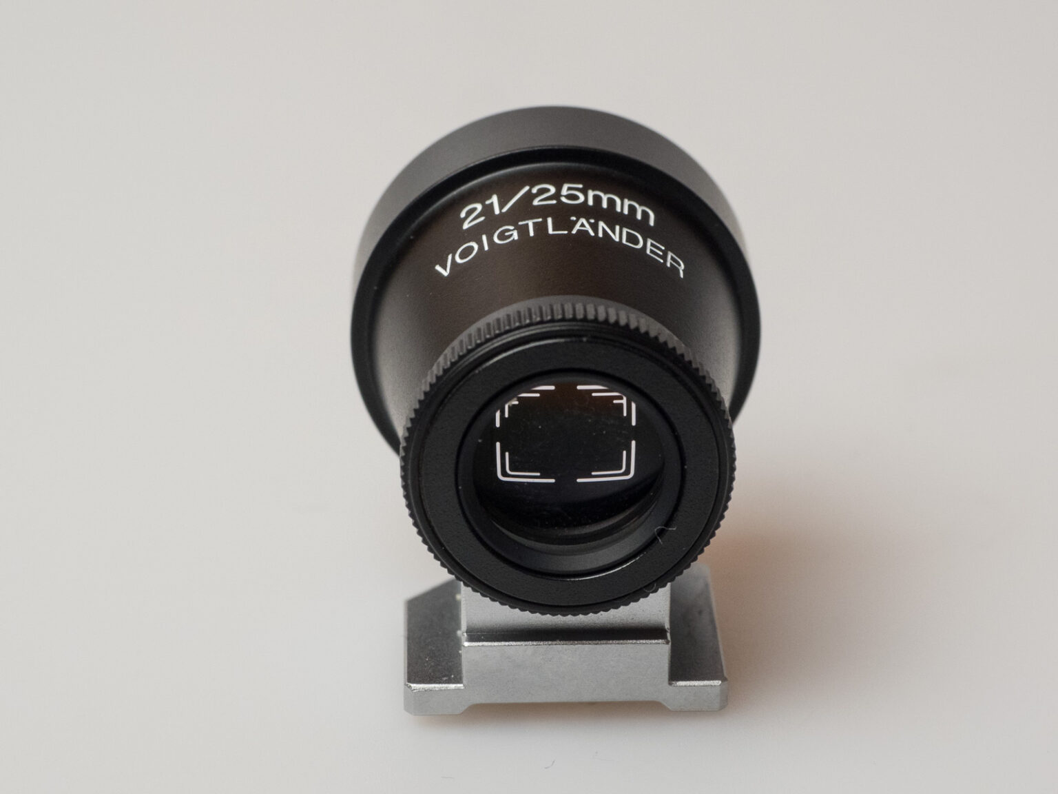 Attachable viewfinders not only for Leica cameras