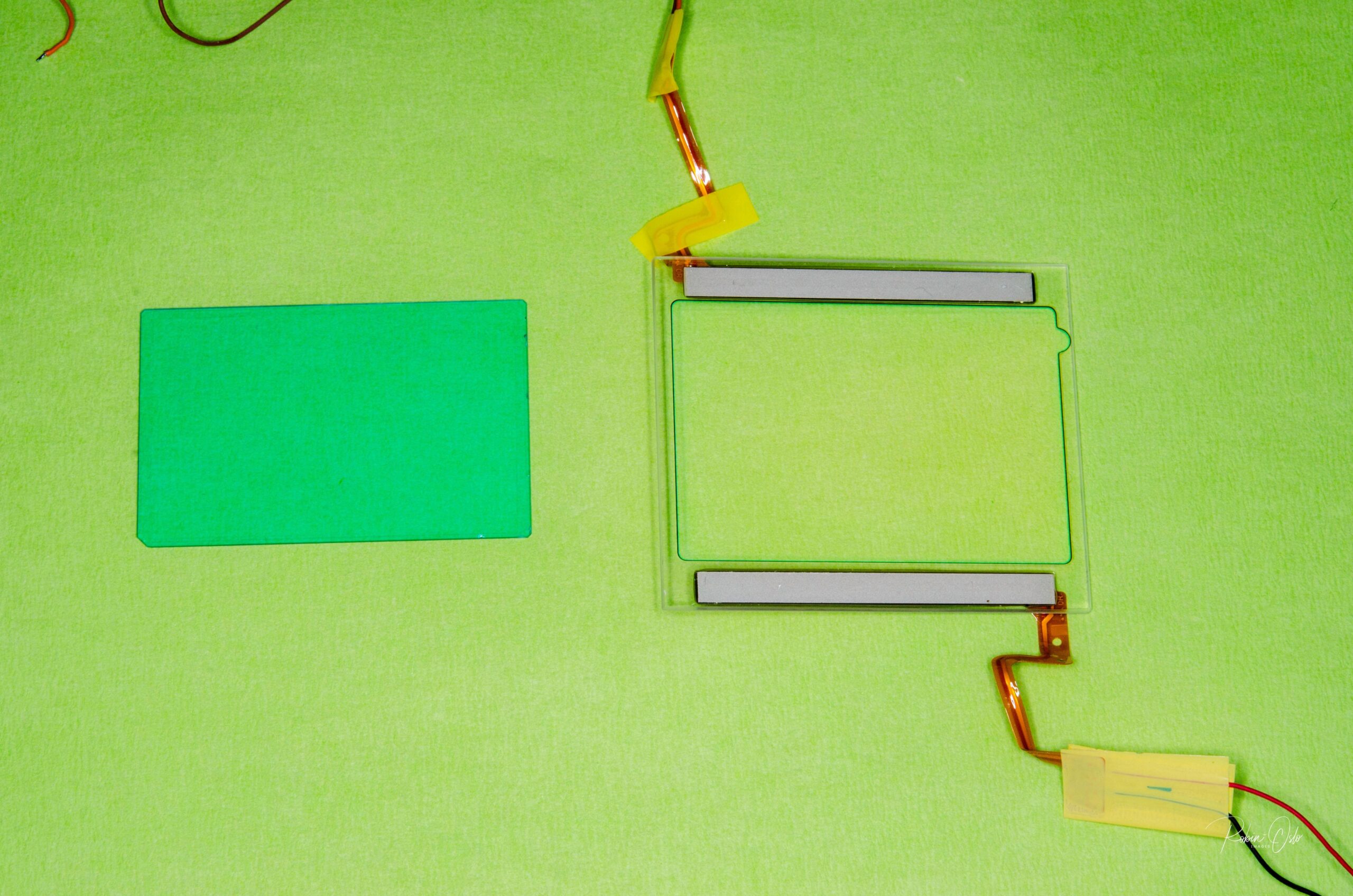 The disassembled filters, on the left the blocking filter, on the right the dust filter in front of the blocking filter.