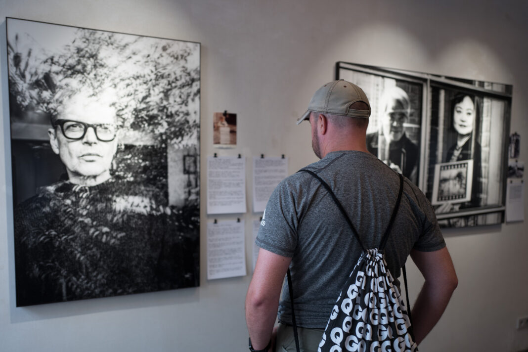 Image shows scene from the exhibition of Petra Gerwers at Leica Galerie Konstanz in the summer 2023.