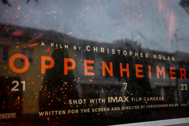 oppenheimer_jpr_RG001814 Oppenheimer analogue: Claim on a movie poster in Sweden