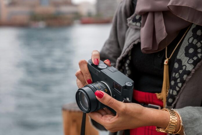 Leica_M11_Mono_Fatma_L1000788_RGB_2400px_optimized