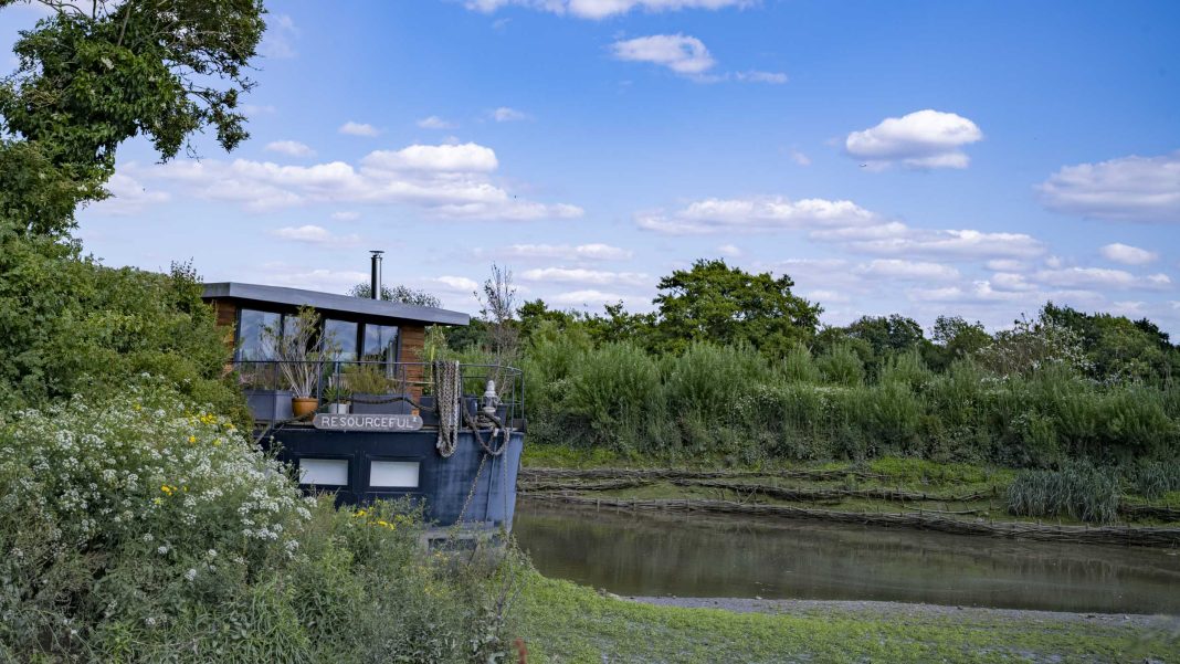 Focusing M lenses with electronic viewfinder EVF