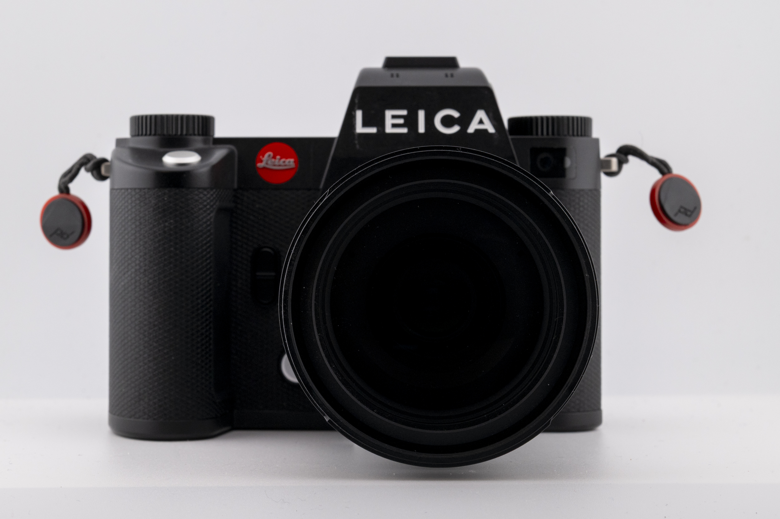 Leica 28-70 v Sigma 28-70 product shots