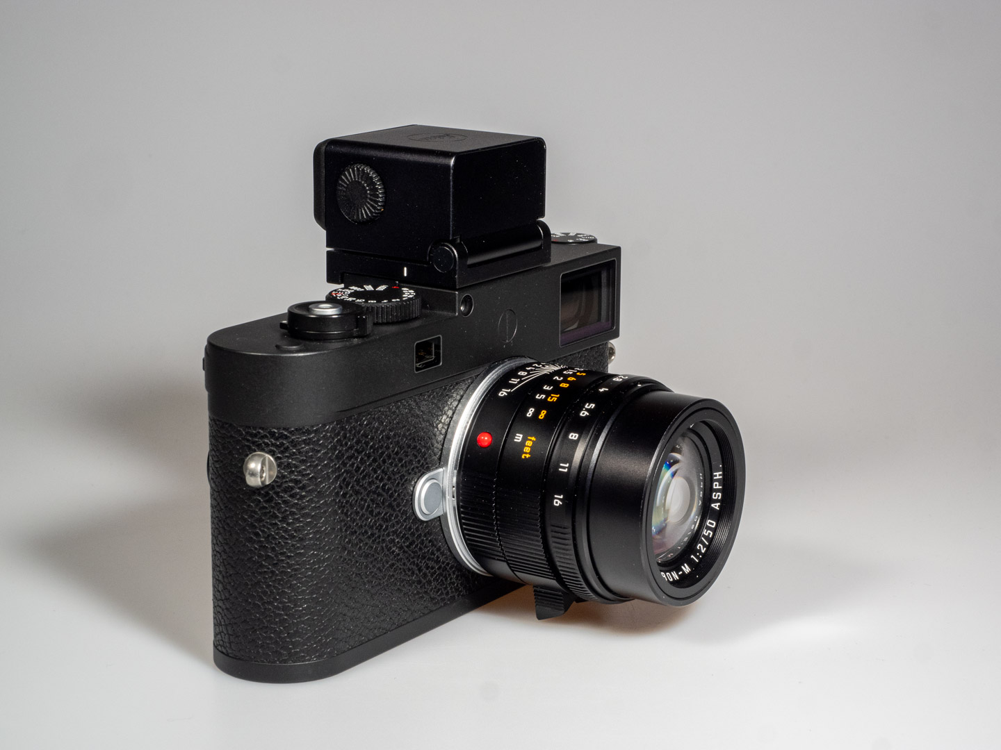 Product image shows Leica M11-P camera with mounted Leica electronic viewfinder Visoflex 2