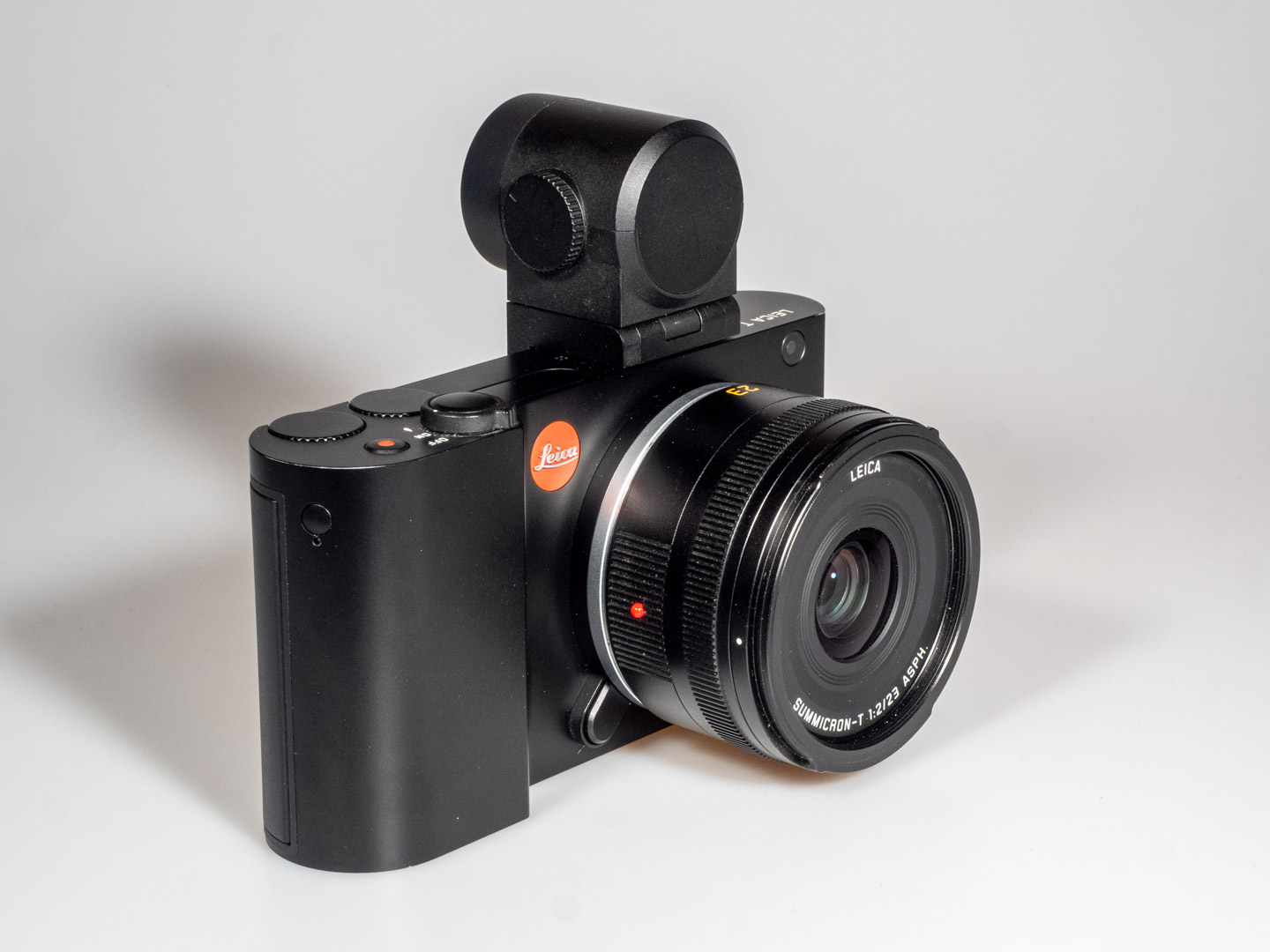 Image shows Leica electronic viewfinder Visoflex 020 mounted on a T camera.